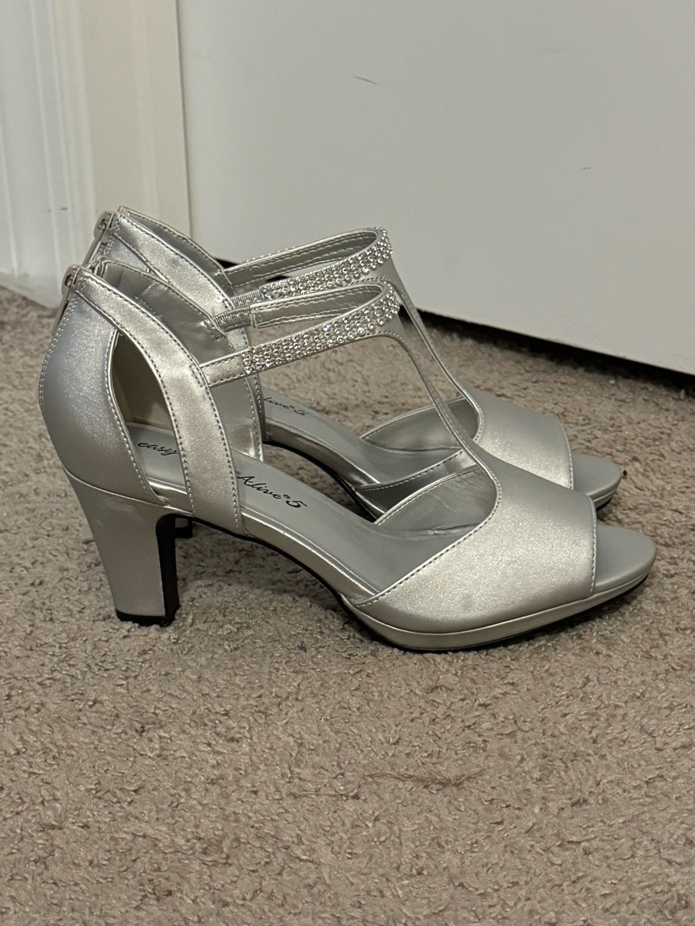 Pretty Easy Street Alive at 5 size 7.5 WW silver satin Flash rhinestone shoes